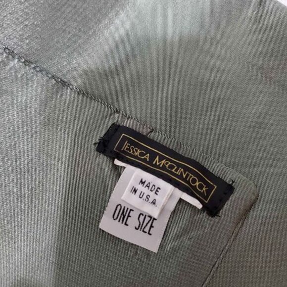 Formal 3 pieces. Size 12. Black velvet halter top. Green skirt and shawl - Picture 8 of 8